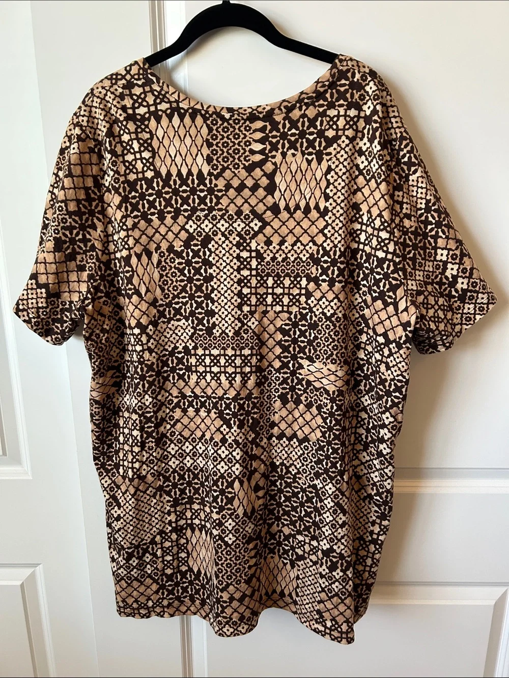 NWOT Catherines Brown and Tan Geometric Short Sleeve Shirt 1X - Picture 4 of 9